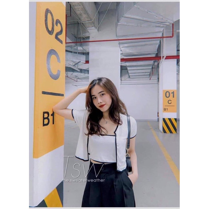 Bộ Áo Croptop Nữ Kèm Yếm Trơn Chạy Viền Siêu Xinh🦋 Set Áo Quây Kèm Crt Ngắn 2 Màu So Hot