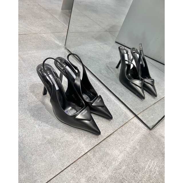 Dép khoét eo dáng mới