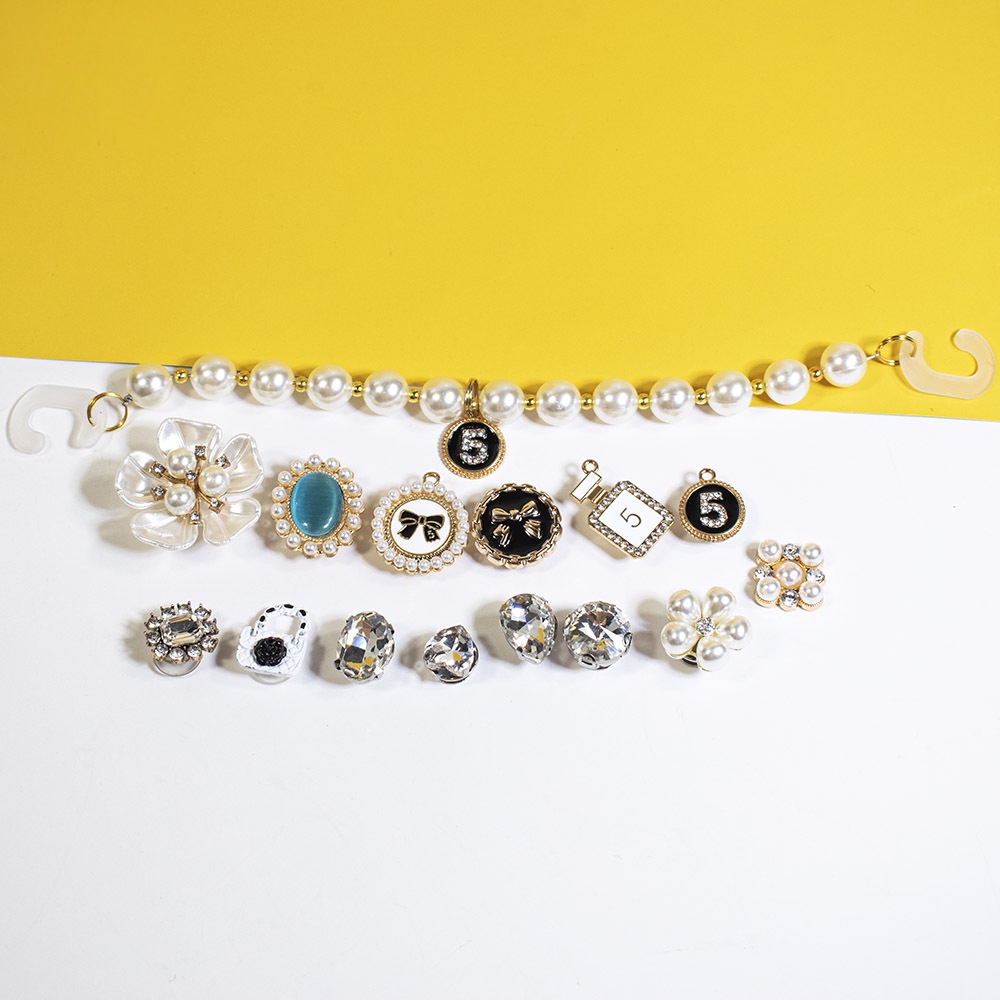 charm stick gắn dép cross siêu ngầu, độc đáo