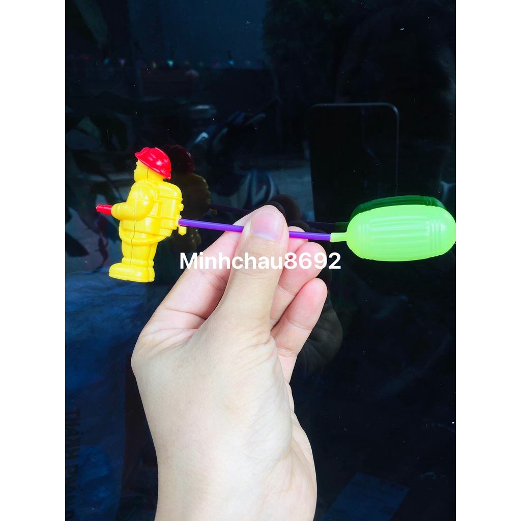 Đồ chơi mô hình lính cứu hỏa phun nước