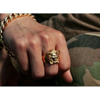 Nhẫn Versace Titan Mạ Vàng 18K