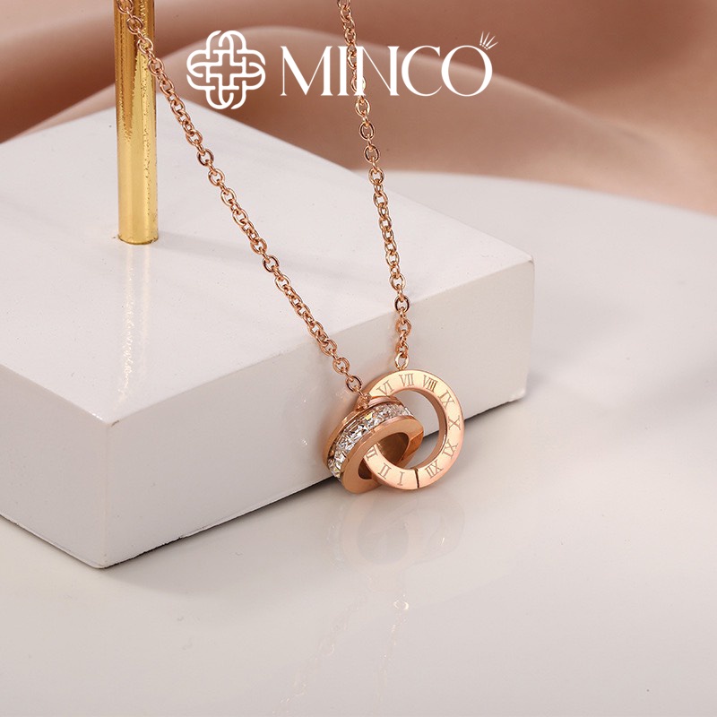Dây Chuyền Nữ Sweet Love Minco Accessories thiết kế vintage màu vàng hồng 18k hình tròn ký tự la mã đính đá DT42