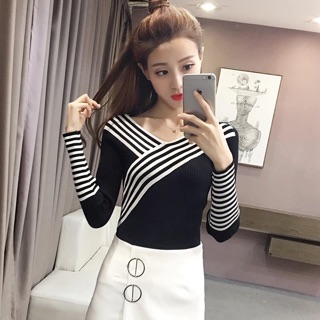 Áo len cổ tim kẻ sọc