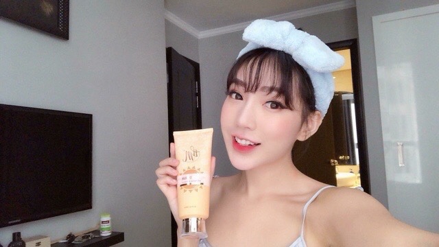 KEM DƯỠNG TRẮNG TOÀN THÂN HM