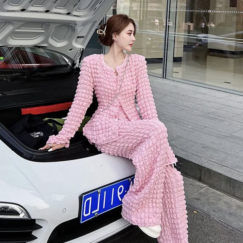 Bộ quần áo gồm áo và quần dài ống rộng màu hồng thiết kế bong bóng phong cách đường phố thời trang cho nữ
