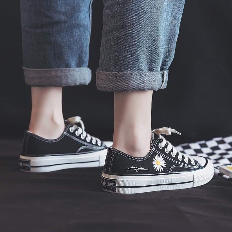 [LOẠI ĐẸP] Giày thể thao hoa cúc chữ kí thấp cổ đế bằng màu đen êm mềm thoáng chân xinh giá rẻ đi học đi chơi đi làm | BigBuy360 - bigbuy360.vn
