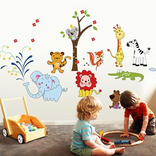 Decal dán tường cho bé cảnh vườn thú vui nhộn