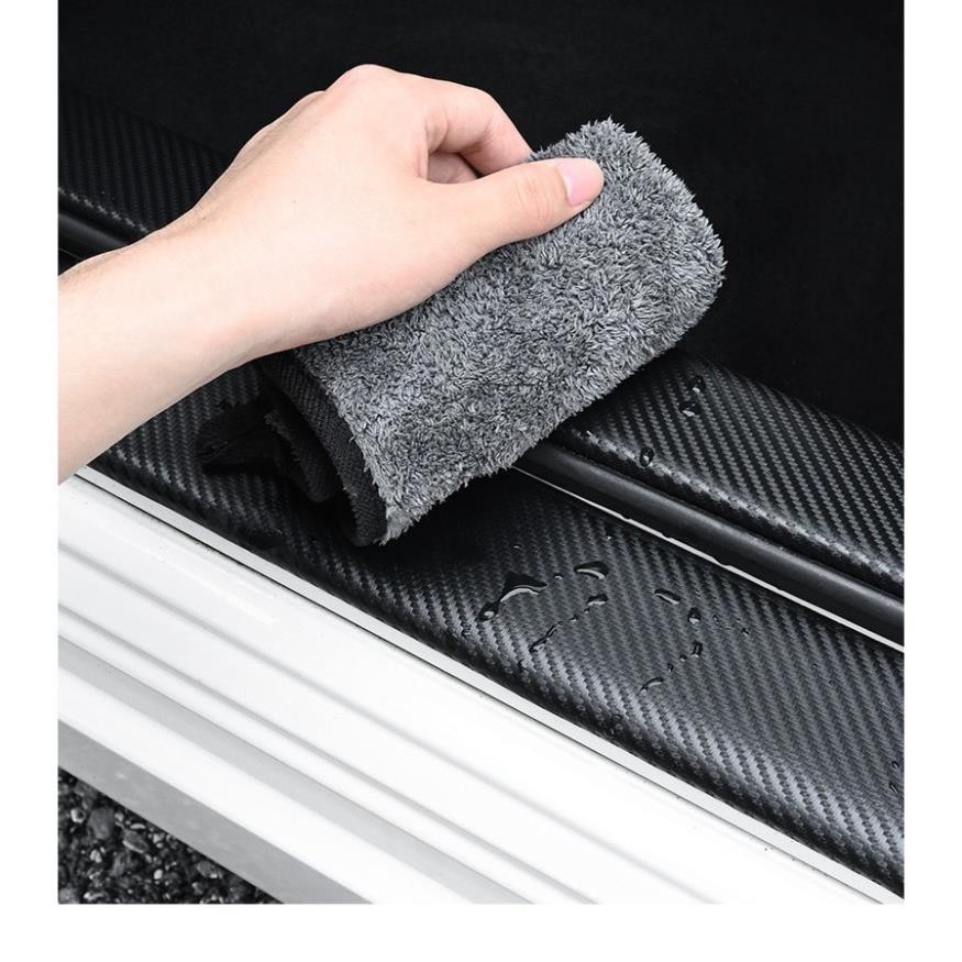 Delcan bảo vẹ bước chân cửa xe ô tô, Miếng dán chông trầy xước bước chân cửa xe ô tô có logo hãng.