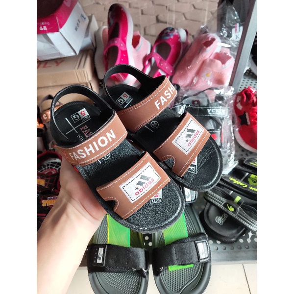 Dép quai hậu cho bé