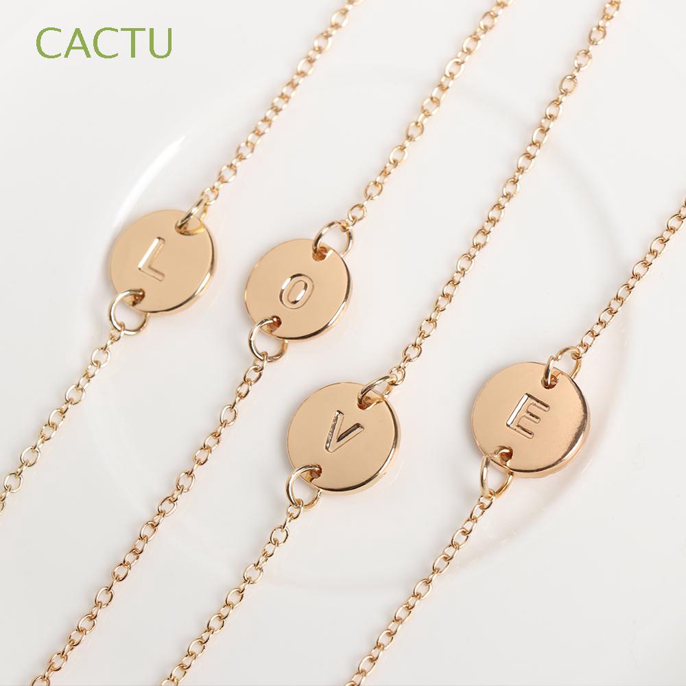 Vòng tay khắc chữ cái thiết kế đơn giản