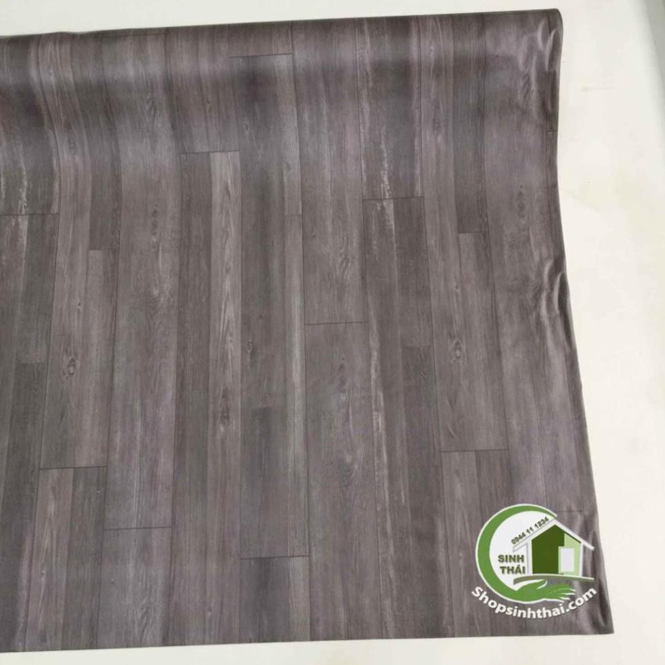 Simili trải sàn vân gỗ màu xám đậm , bề mặt có vân nhám như gỗ thật.