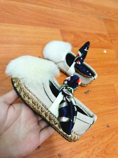 Giày trẻ em