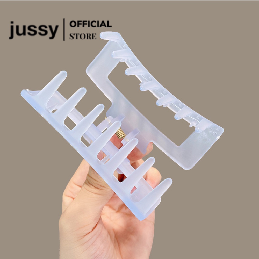 Kẹp Tóc Càng Cua Màu Xanh Dương Nhạt Jussy Official Kiểu Kẹp Tóc Hàn Quốc Hot Trend Giao Mẫu Ngẫu Nhiên
