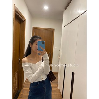 Áo croptop trễ vai khuy giữa len