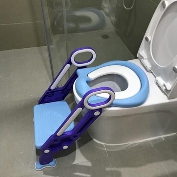 Ghế ngồi bồn cầu có thang vịn cho bé