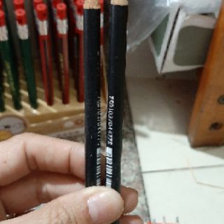 Bút chì gỗ thân đen.1 cây .