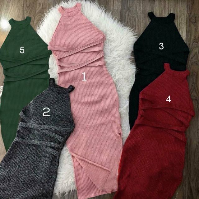 Đầm body cổ yếm
