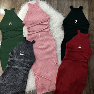 Đầm body cổ yếm
