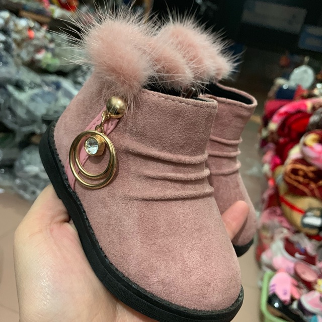 Bốt bé gái