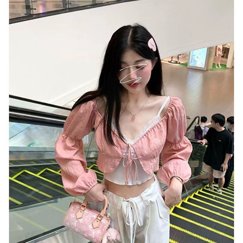 Bộ đồ COZOKC gồm áo dài tay chống nắng và áo hai dây gợi cảm dành cho nữ