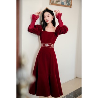 Đầm nhung đỏ tay bo phồng cổ vuông thêu hoa cổ điển nổi bật (có hình thật)