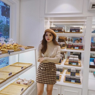 Chân váy dạ phối khuy