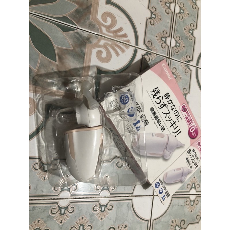 Máy hút mũi chạy pin Combi Nhật