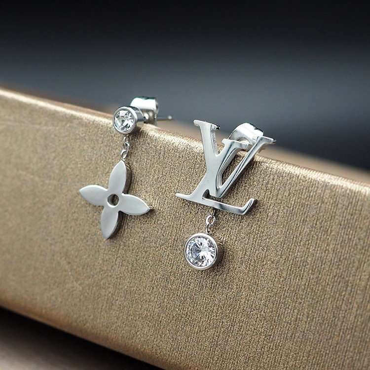 Khuyên Tai Hình Logo Bất Đối Xứng Thời Trang Mới Cho Nữ