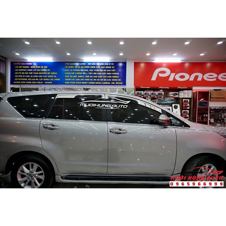 [HÀNG CHẤT LƯỢNG] Vè Che Mưa Màu Đen Trắng Logo Theo Xe TOYOTA INNOVA 2017 - 2020 - Hàng Taiwan Cao Cấp - Mười Hùng Auto