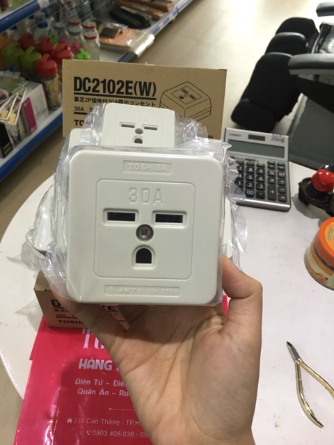 Ổ cắm 3 chân dành riêng cho bếp từ Nhật Bản