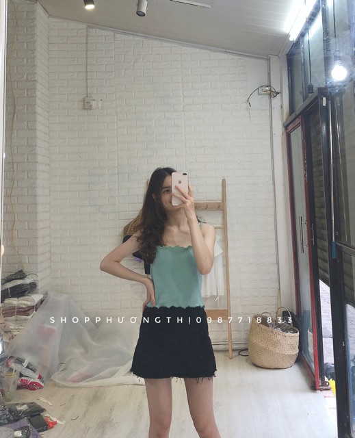 Áo croptop hai dây viền lượn sóng siêu xinh ( hình shop tự chụp )