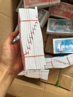 1 cây tiền đô màu âm phủ