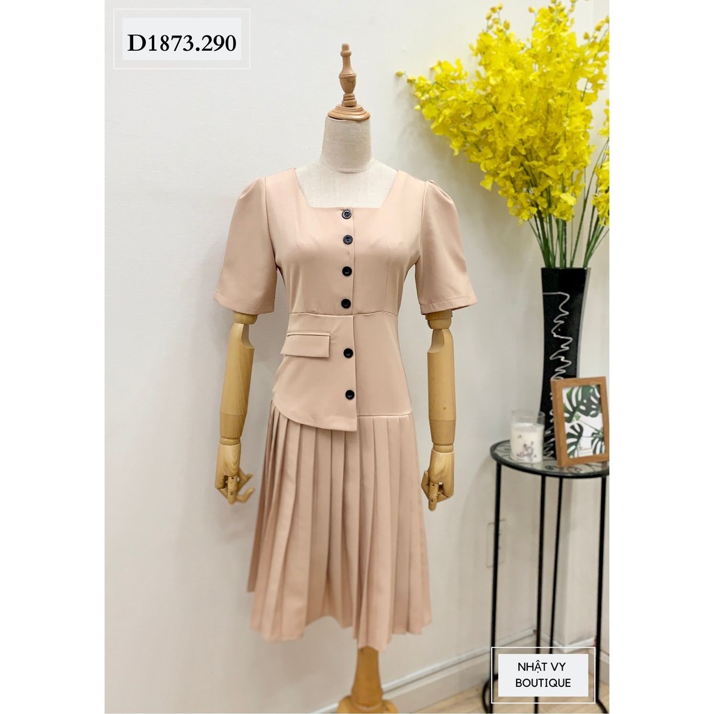 ĐẦM CỔ VUÔNG NÚT ĐEN TÚI ĐẮP - D1873 | BigBuy360 - bigbuy360.vn