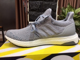 Giày Ultraboost màu ghi grey