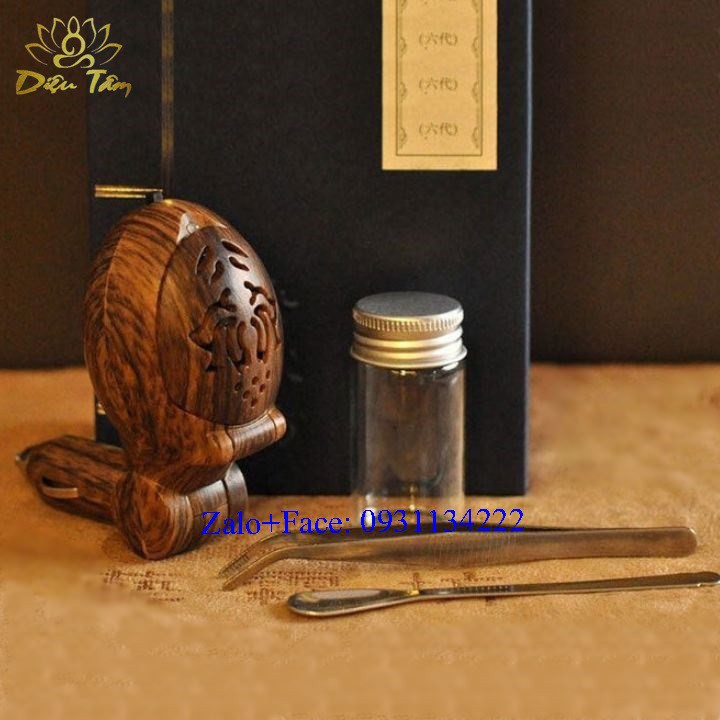 Tẩu xông trầm hương bằng điện trên ô tô