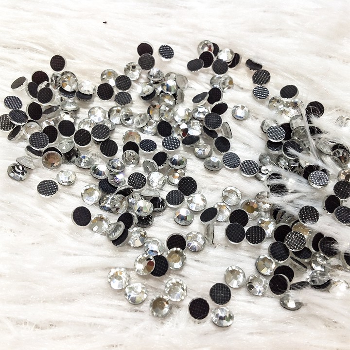 Đá xoàn ủi áo đính kết trang phục váy đầm