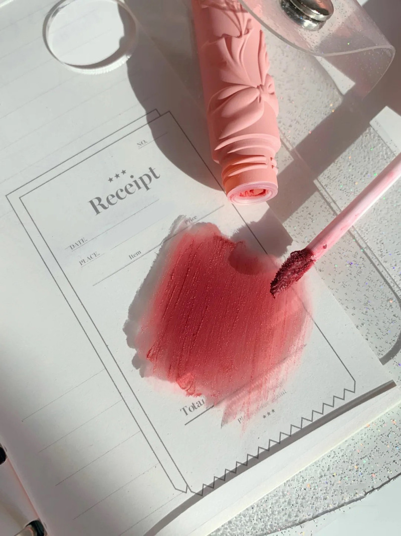 Son Lì Chống Dính Thiết Kế Vỏ Son Họa Tiết Đáng Yêu Xinh Xắn | BigBuy360 - bigbuy360.vn