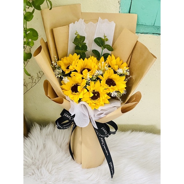 Bó hoa 7 bông hướng dương sáp tặng quà lễ tốt nghiệp