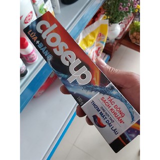 Kem đánh răng Closeup 180g LỬA + BĂNG bạc hà tinh thể băng tuyết