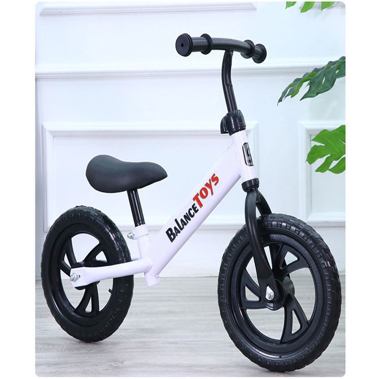 Xe đạp cân bằng bánh xe đen - Xe cân bằng trẻ em MH: 9000000238