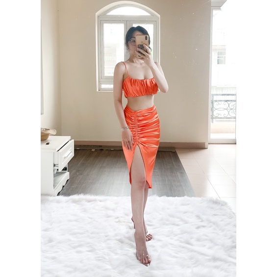 Bộ lụa áo 2 dây và chân váy rút