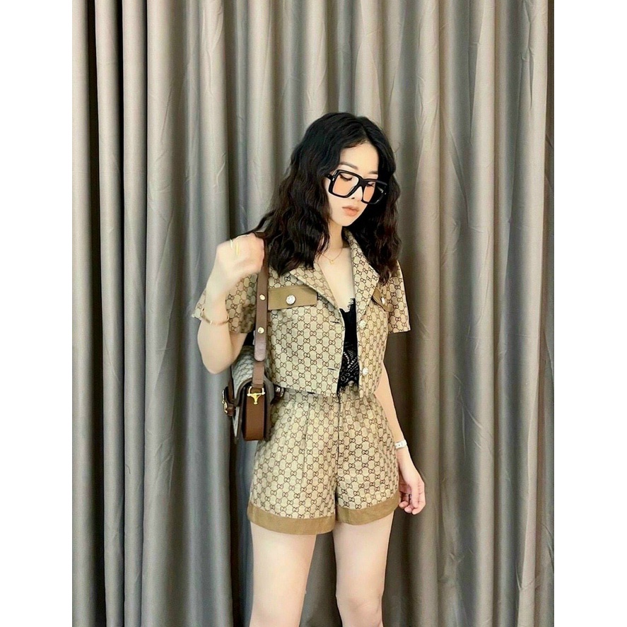 Sét bộ đi chơi nữ áo cổ vét giả túi kèm quần đùi họa tiết đơn giản xinh xắn (không kèm lót trong)