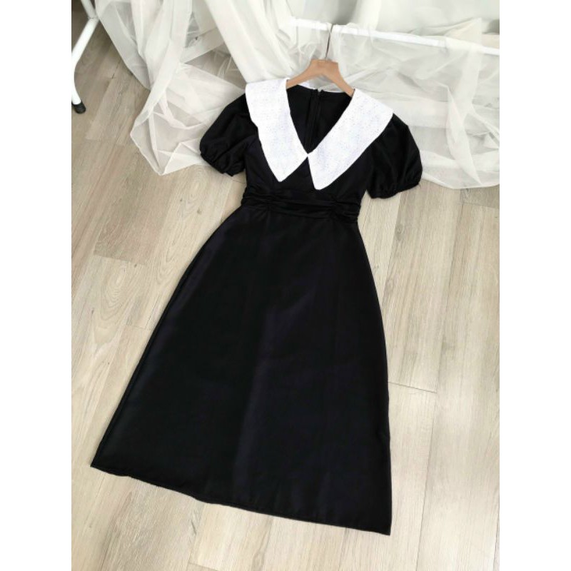 Đầm đen cổ sen ren trắng