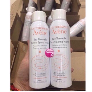 Xịt khoáng Avene xuất sứ pháp xịt khoáng là cứu tinh của mùa hè và mùa khô giúp cho quá trình thẩm thấu của nước vào da!