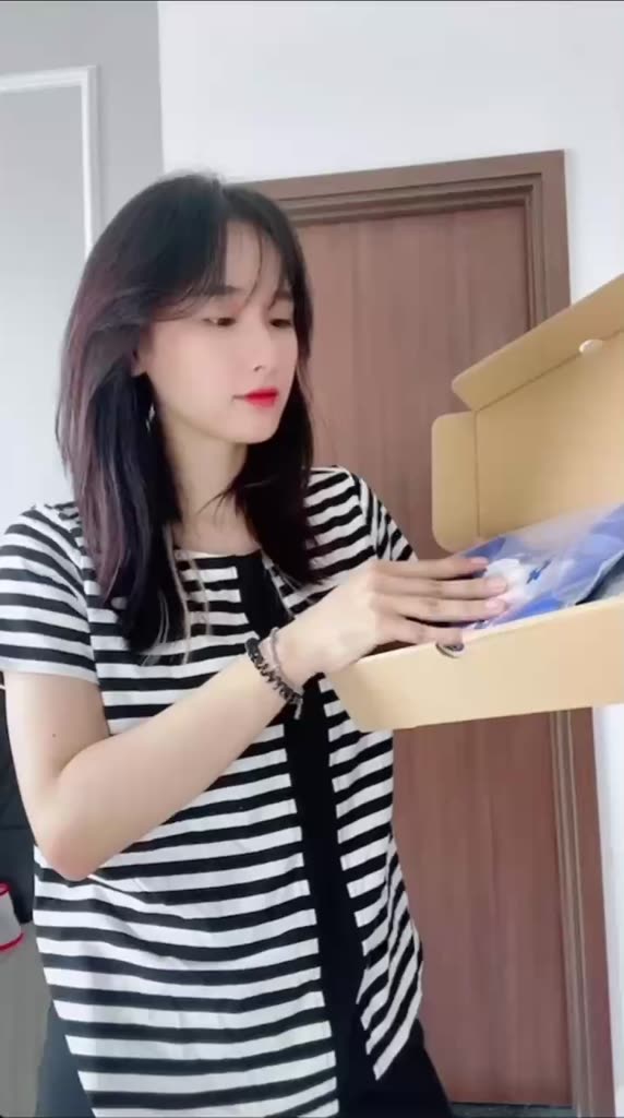 Áo croptop nữ ba lỗ Vicolas cổ tròn chất thun gân cotton co giãn ôm dáng - VICO1 BASIC CROPTOP | BigBuy360 - bigbuy360.vn