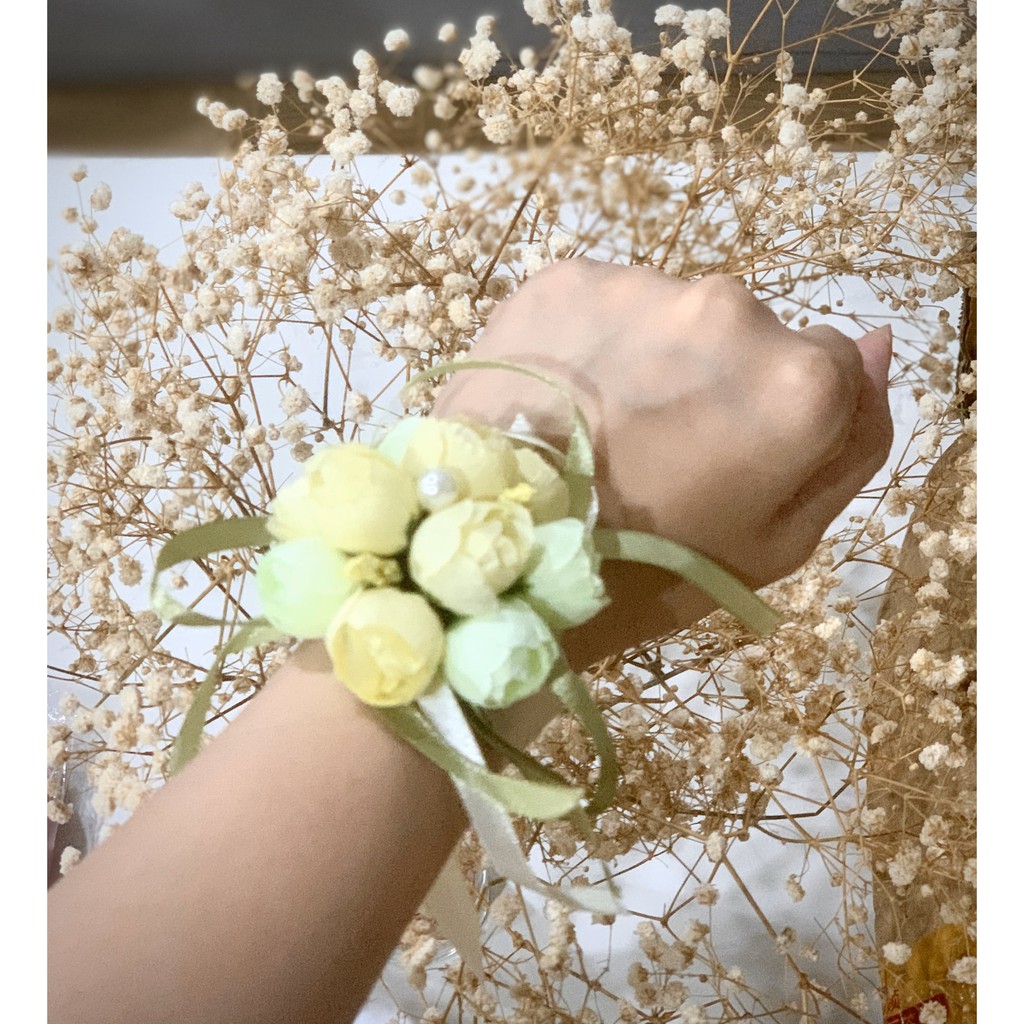 VÒNG HOA ĐEO TAY ĐÁM CƯỚI CHO PHÙ DÂU - KIỂU BÔNG NHÍ