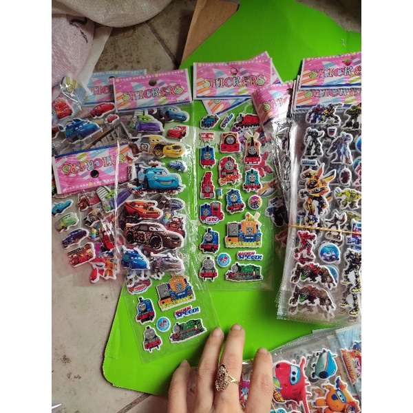 Dán stjck hoạt hình cho bé