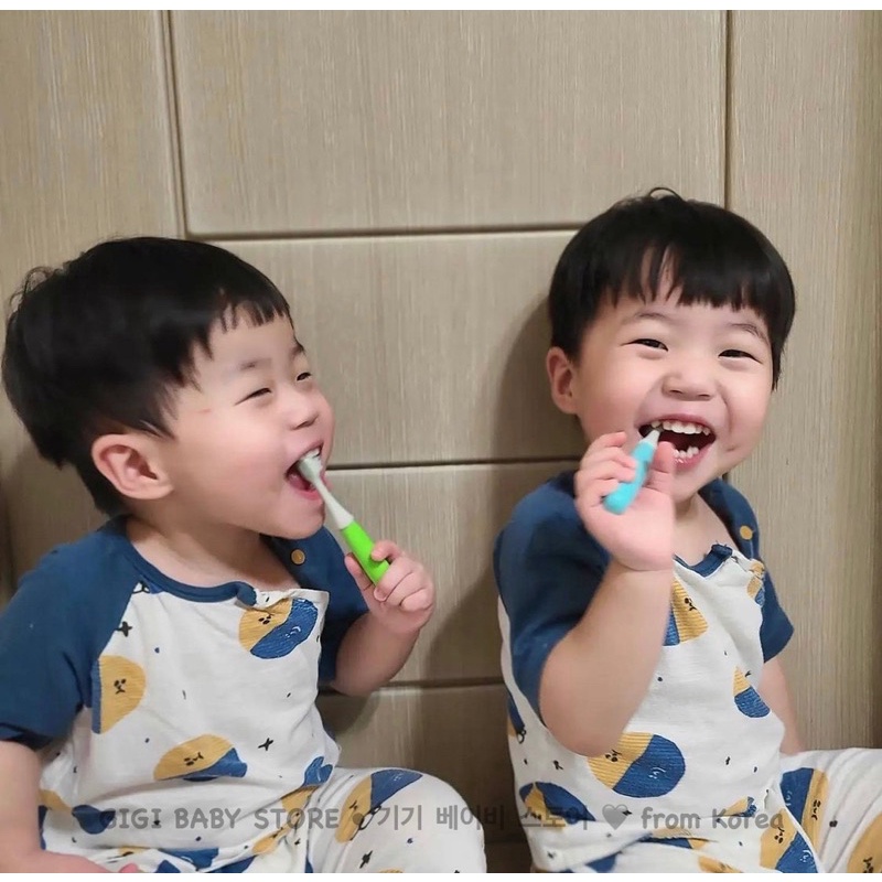 &lt;Vivid color&gt; Bàn chải đánh răng mềm mại nhiều màu sắc The Twelve Korea cho trẻ em từ 12 tháng