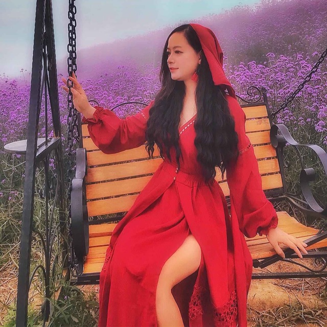 Váy boho đỏ kèm khăn đội