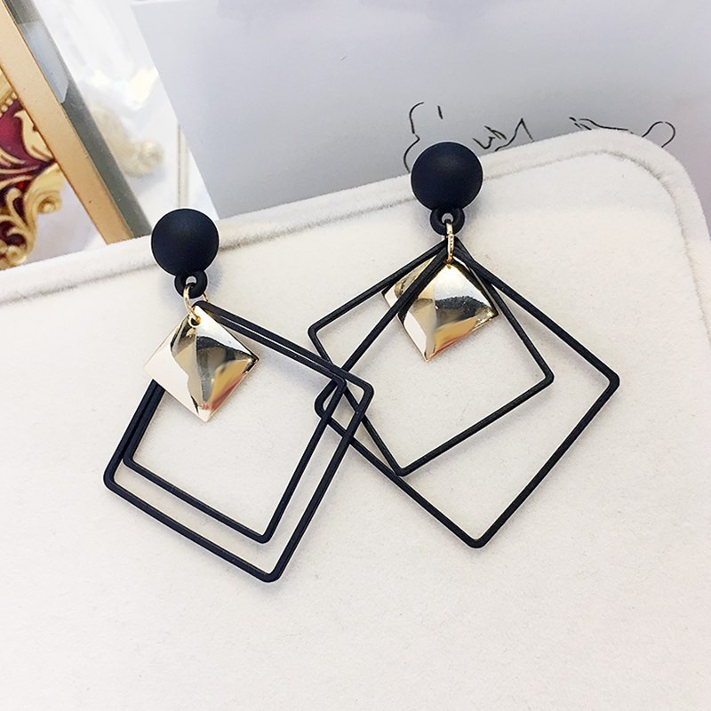 Khuyên tai kim loại cutout hình vuông đơn giản phong cách hàn quốc.